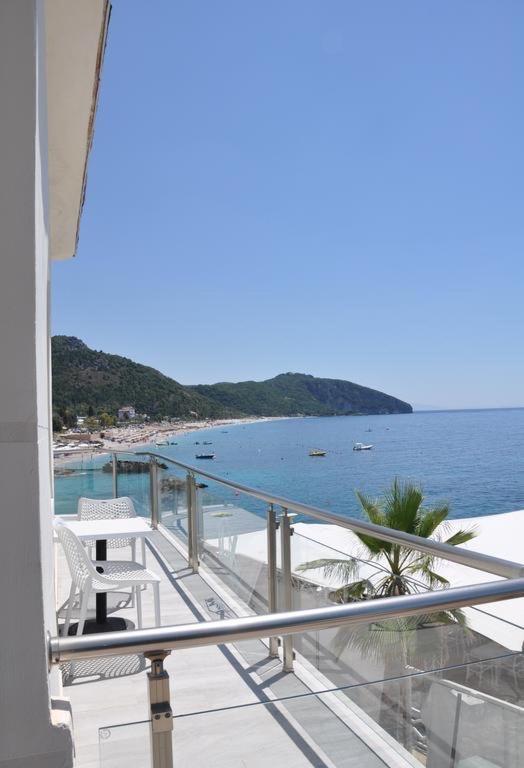 Guesthouse Riviera "Xh&M" Dhërmi Esterno foto