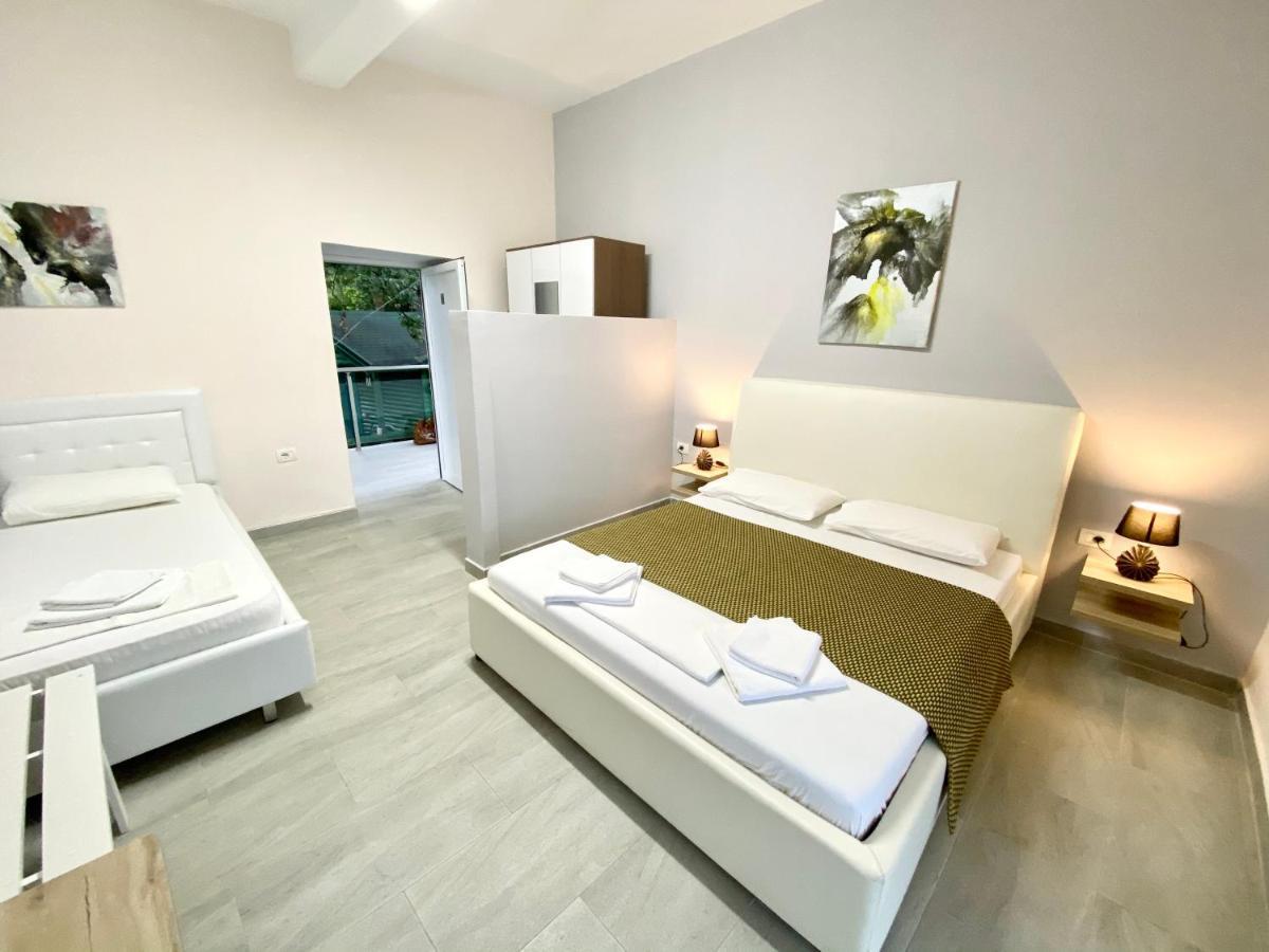 Guesthouse Riviera "Xh&M" Dhërmi Esterno foto