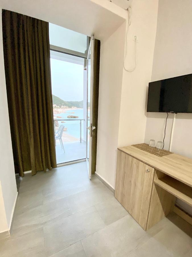 Guesthouse Riviera "Xh&M" Dhërmi Esterno foto