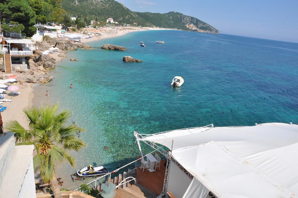 Guesthouse Riviera "Xh&M" Dhërmi Esterno foto