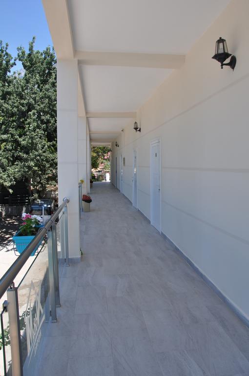 Guesthouse Riviera "Xh&M" Dhërmi Esterno foto