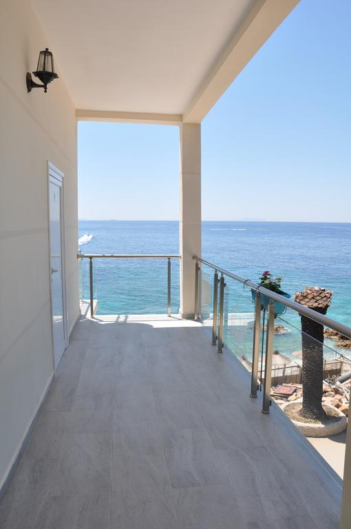 Guesthouse Riviera "Xh&M" Dhërmi Esterno foto