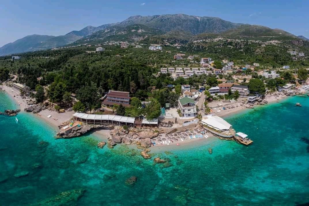 Guesthouse Riviera "Xh&M" Dhërmi Esterno foto